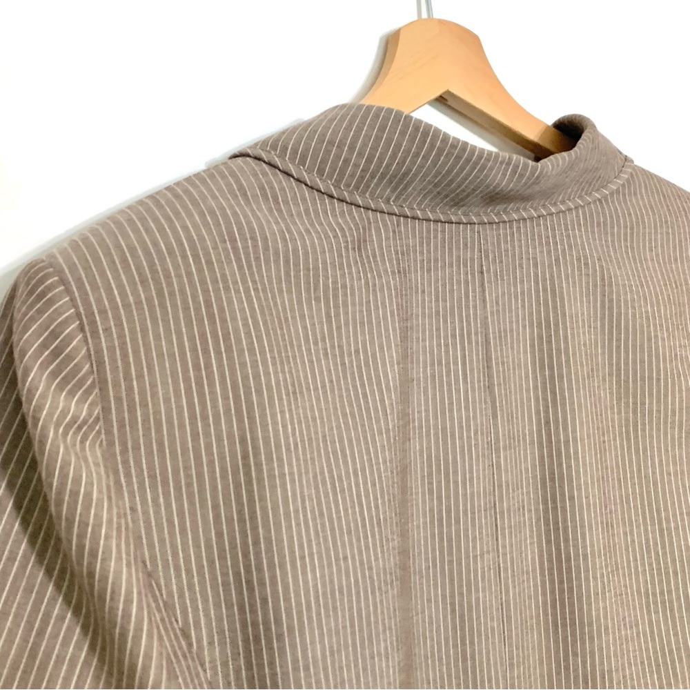 Tahari Brown Pinstripe Blazer Size 22W Two Button Notched Collar Professional - Picture 5 of 11